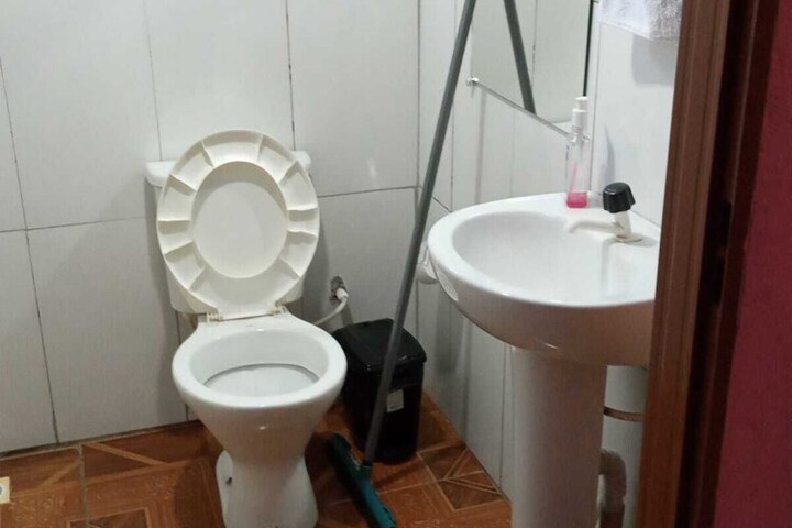 Room 8 of 10