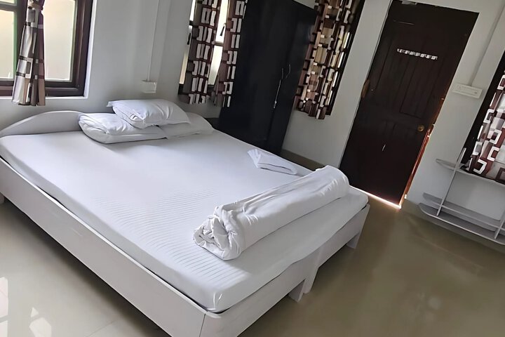 Room 4 of 12