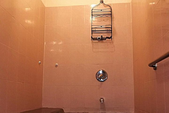Room 46 of 64