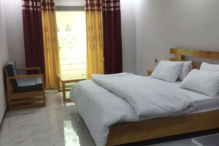 Room 7 of 10