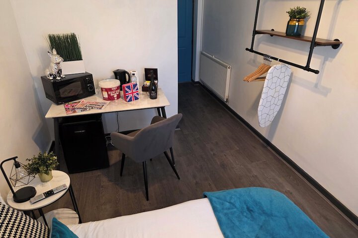 Room 2 of 9
