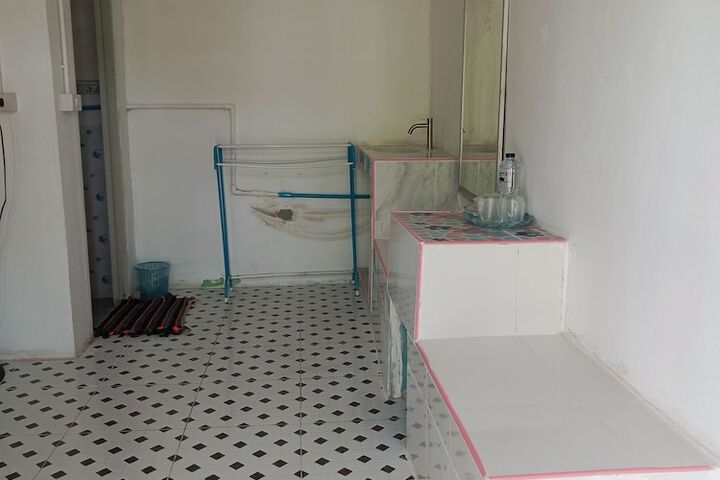 Room 17 of 36