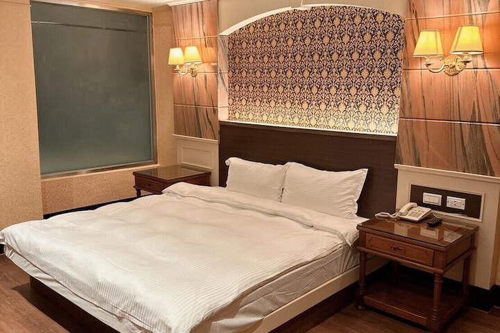Room 22 of 46