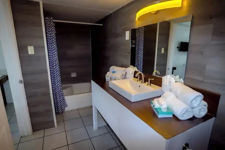 Room 8 of 15