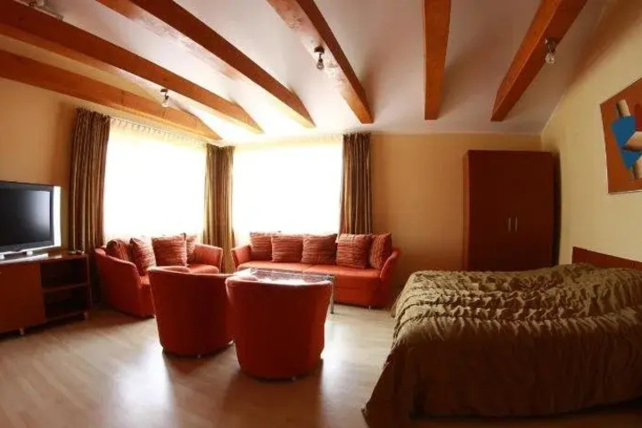 Room 5 of 15