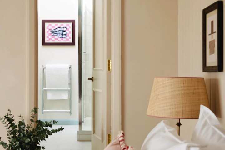 Room 42 of 97