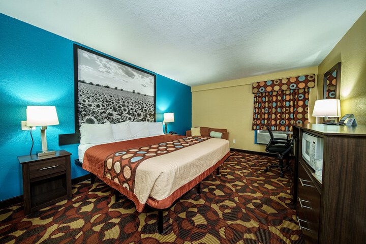 1 King Bed (34 of 45)