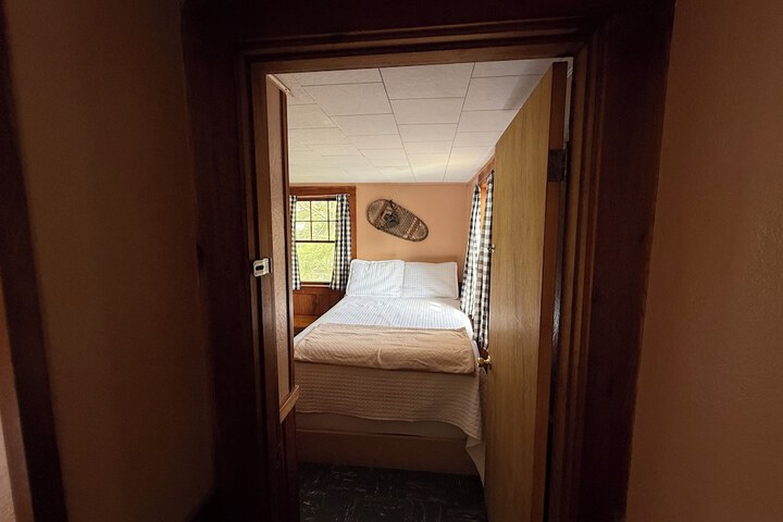 Room 52 of 212