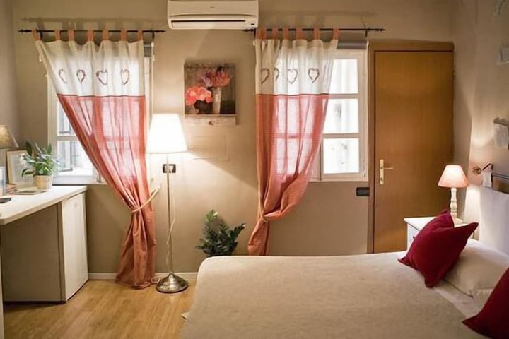 Room 9 of 16