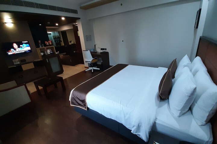 Room 5 of 75