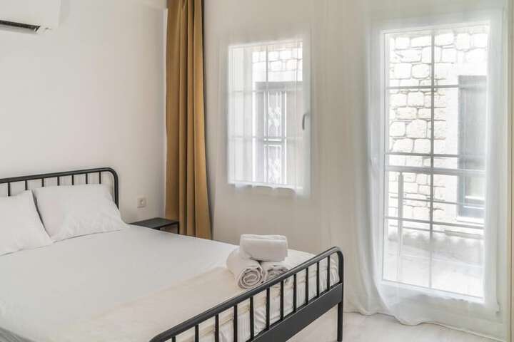 Room 6 of 37