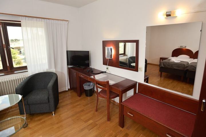 Room 18 of 140