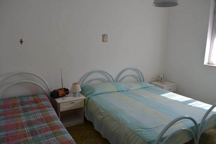 Room 6 of 25