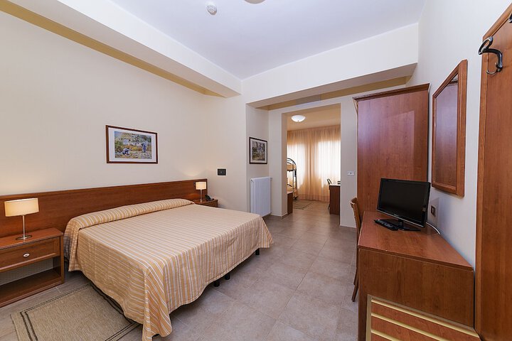 Room 10 of 44