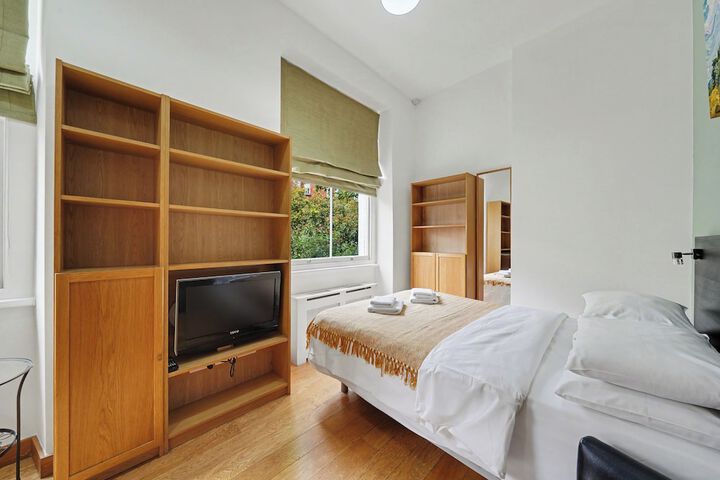 Room 45 of 77