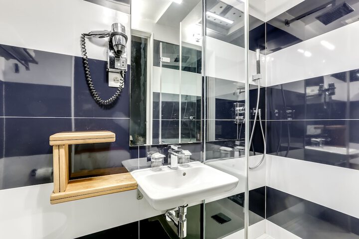 Room 54 of 61