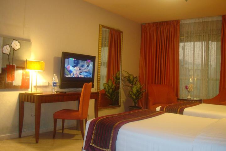 Room 9 of 39