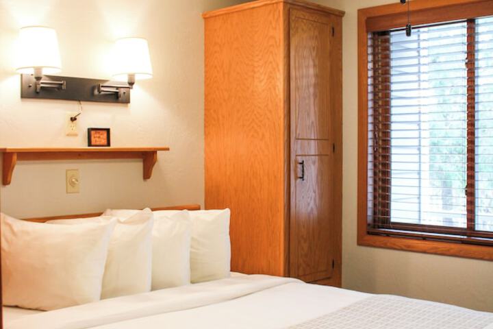 Room 4 of 27
