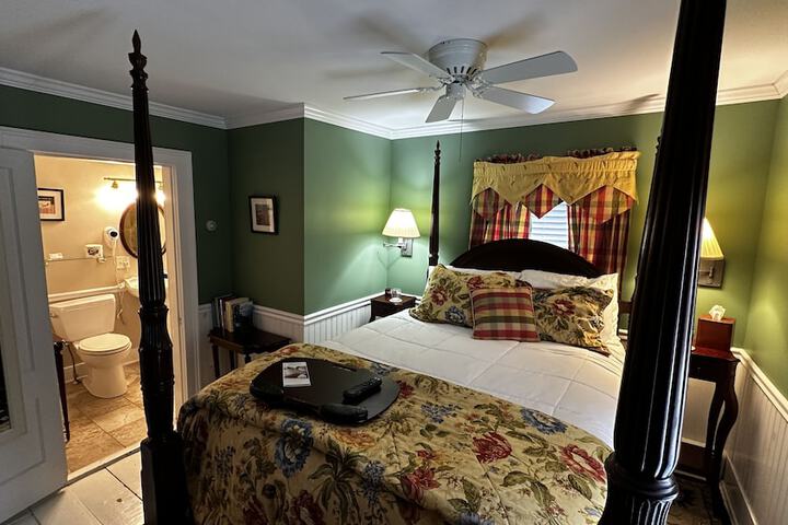 Room 44 of 203