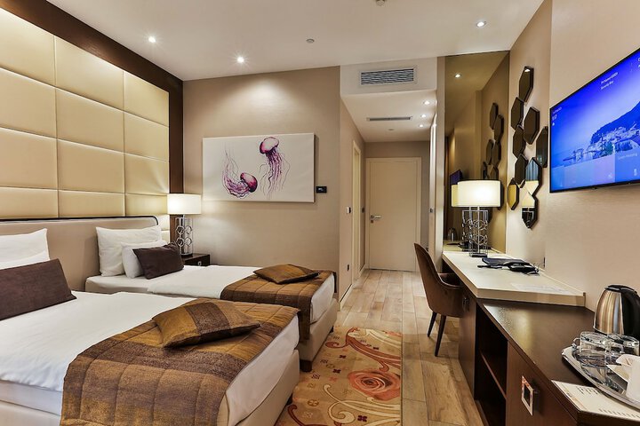 Room 27 of 78