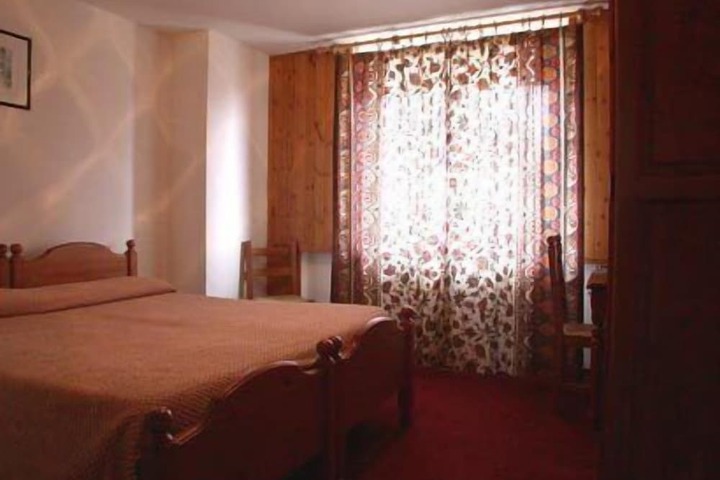 Room 6 of 13