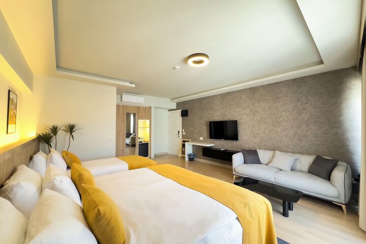 Room 27 of 81