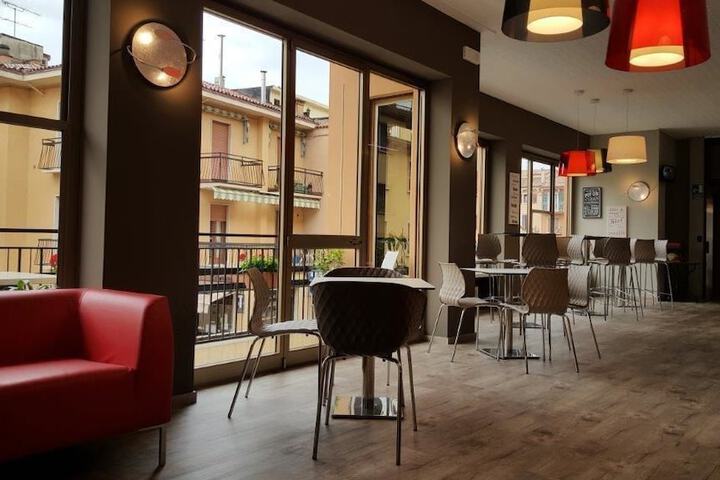 Lobby lounge