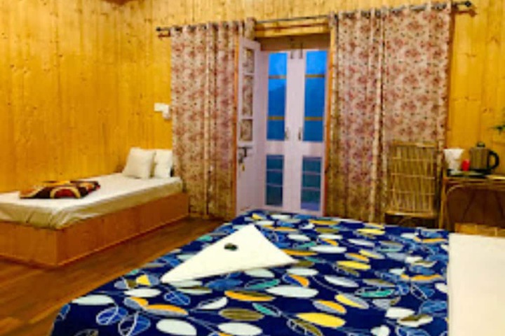 Room 7 of 16