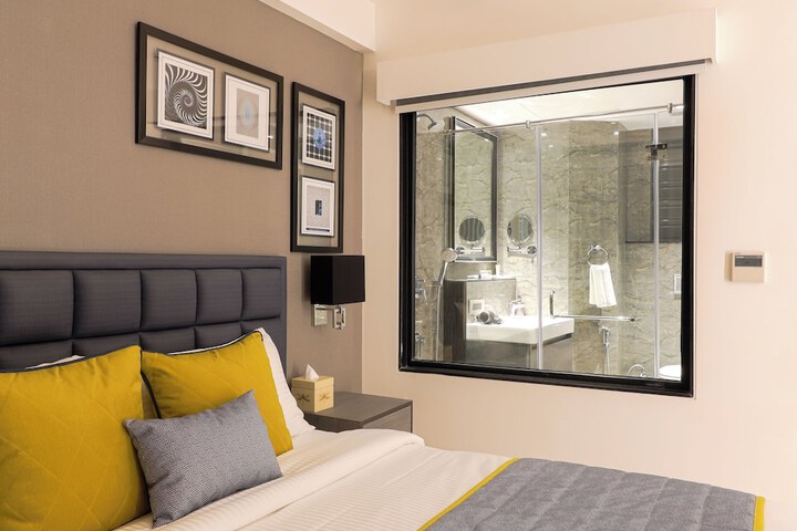 Room 28 of 65