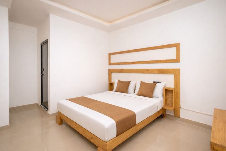 Room 6 of 14