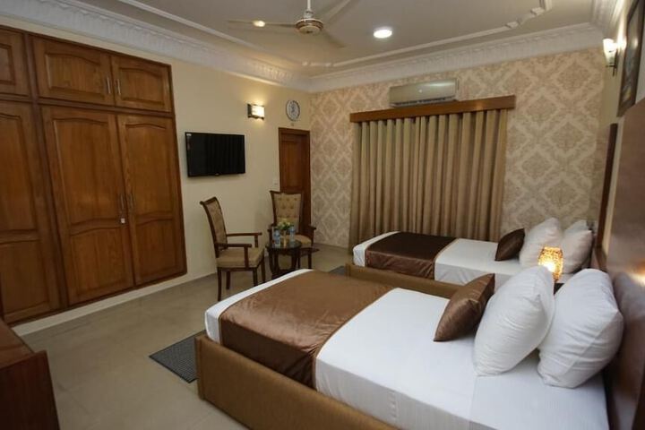 Room 9 of 48