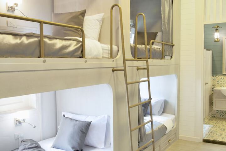 Room 15 of 32