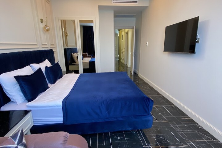 Room 4 of 75