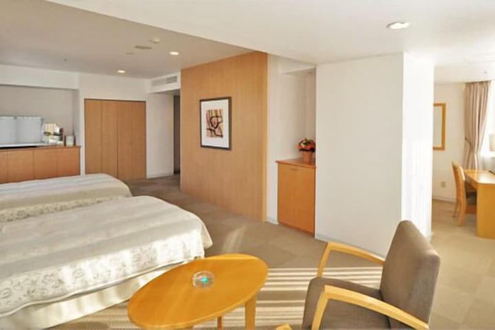 Room 9 of 32