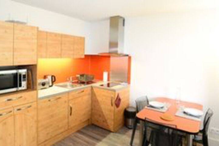 Room 9 of 11