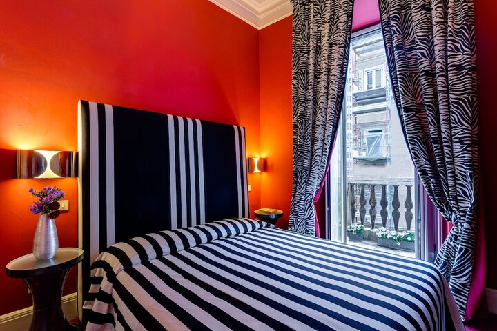 Room 10 of 27
