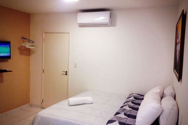 Room 9 of 14