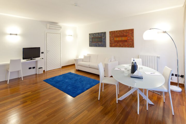 Room 43 of 71
