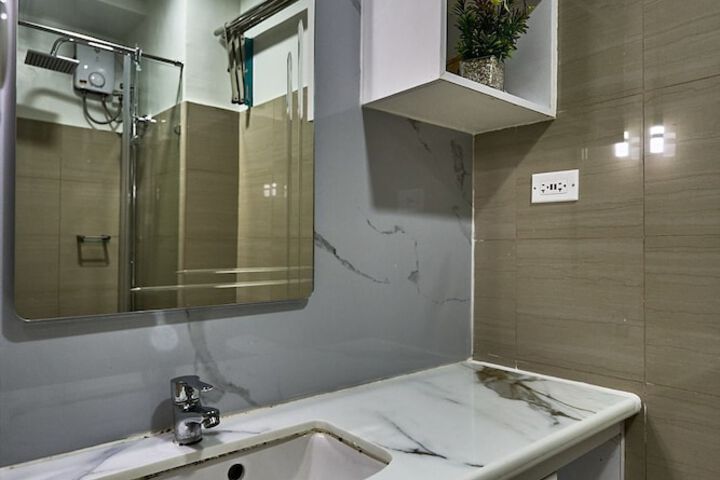 Room 13 of 25