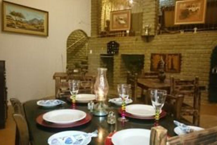 Dining 4 of 12