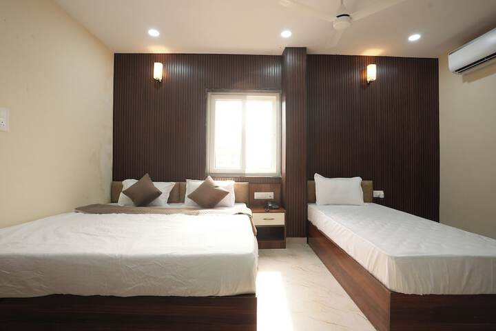 Room 10 of 27