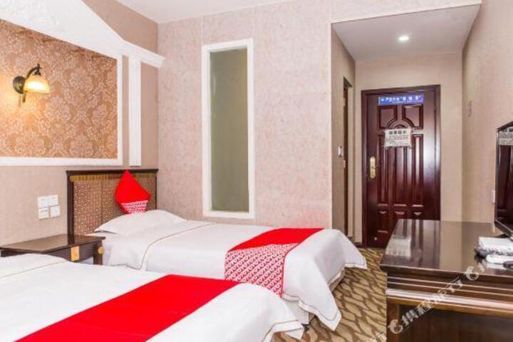 OYO guanghan xianghe gate hotel
