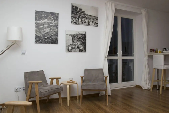 Room 6 of 11