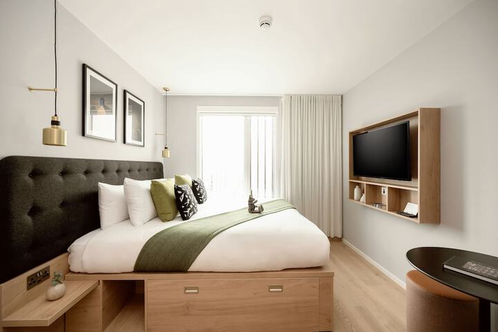 Room 44 of 82