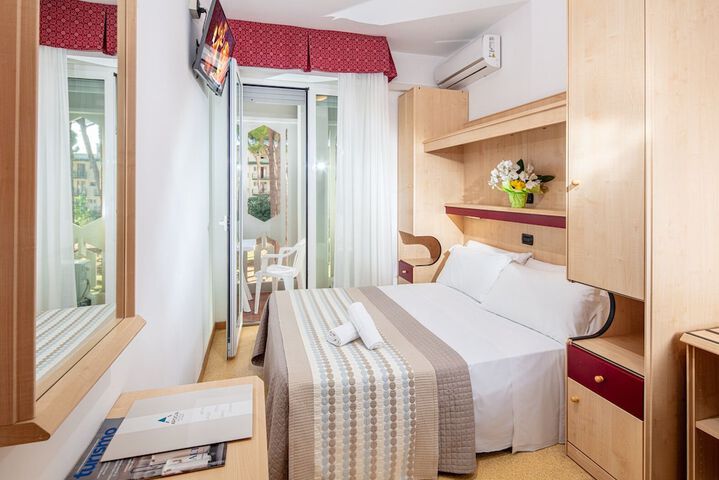 Room 12 of 50