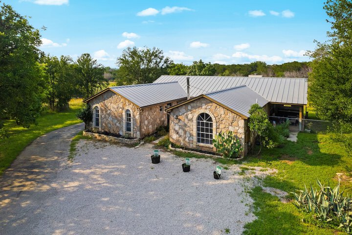 Pet-friendly Marble Falls Home w / Hot Tub!