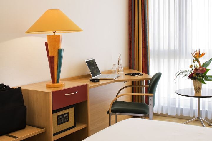 Room 7 of 50