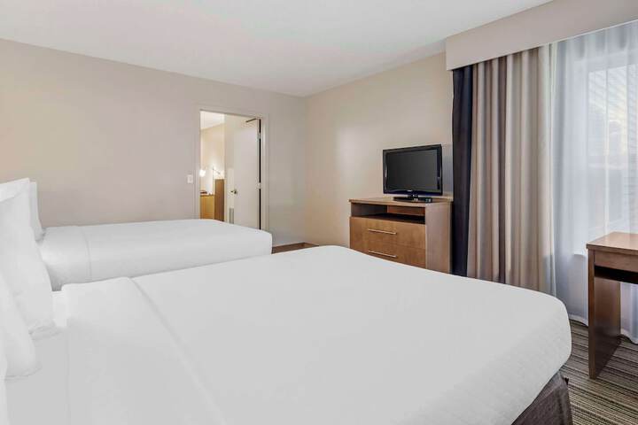 2 Queen Beds Accessible (7 of 12)