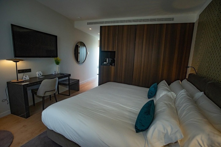 Room 30 of 94