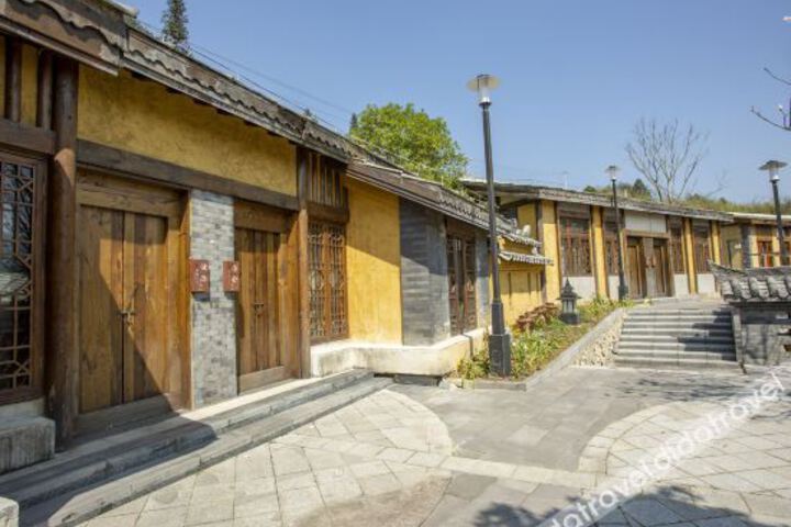 Yoolk Susu Hotel